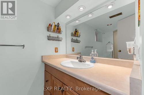 101 Erin Avenue, Hamilton, ON - Indoor Photo Showing Bathroom