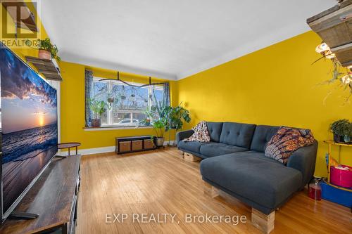 101 Erin Avenue, Hamilton, ON - Indoor Photo Showing Other Room