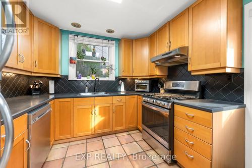 101 Erin Avenue, Hamilton, ON - Indoor Photo Showing Kitchen