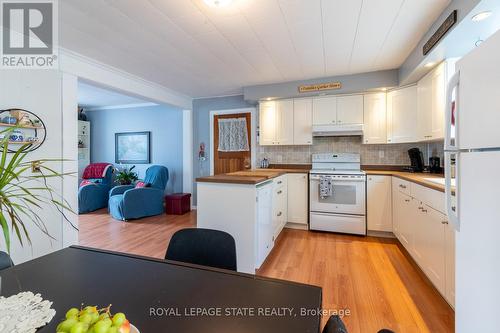 539 Mohawk Road W, Hamilton, ON - Indoor Photo Showing Kitchen