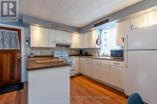 539 Mohawk Road W, Hamilton, ON - Indoor Photo Showing Kitchen