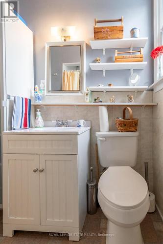 539 Mohawk Road W, Hamilton, ON - Indoor Photo Showing Bathroom