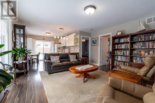 539 Mohawk Road W, Hamilton, ON - Indoor Photo Showing Living Room