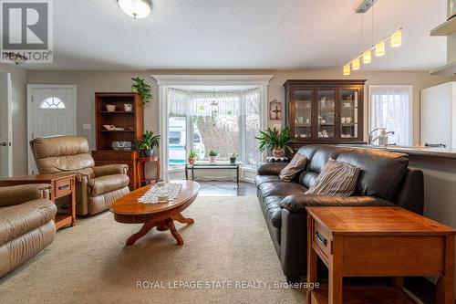 539 Mohawk Road W, Hamilton, ON - Indoor Photo Showing Living Room