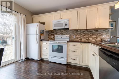 539 Mohawk Road W, Hamilton, ON - Indoor Photo Showing Kitchen