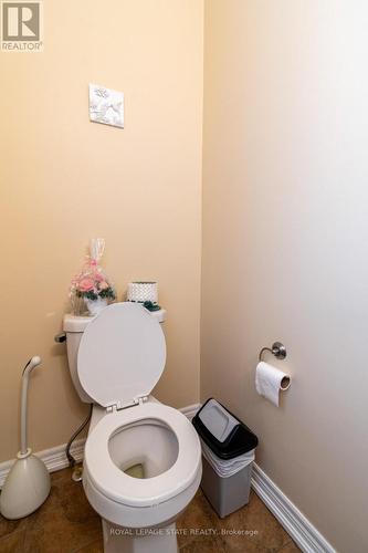 539 Mohawk Road W, Hamilton, ON - Indoor Photo Showing Bathroom