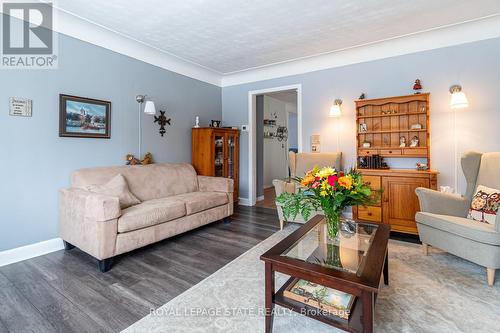 539 Mohawk Road W, Hamilton, ON - Indoor Photo Showing Living Room