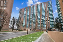 411 - 155 HILLCREST AVENUE  Mississauga, ON L5B 3Z2