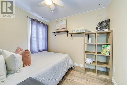 68 East 35Th Street, Hamilton, ON - Indoor Photo Showing Bedroom