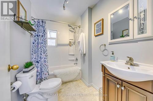 68 East 35Th Street, Hamilton, ON - Indoor Photo Showing Bathroom