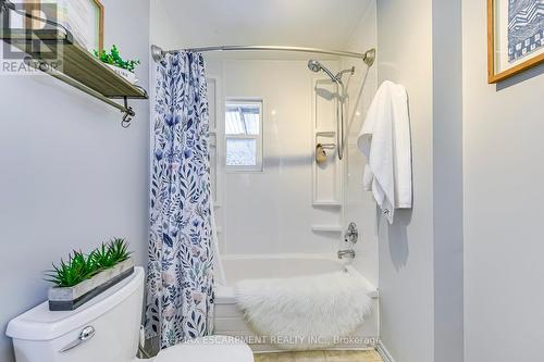 68 East 35Th Street, Hamilton, ON - Indoor Photo Showing Bathroom