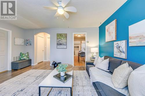 68 East 35Th Street, Hamilton, ON - Indoor Photo Showing Living Room