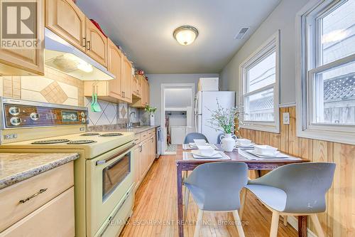 68 East 35Th Street, Hamilton, ON - Indoor Photo Showing Kitchen