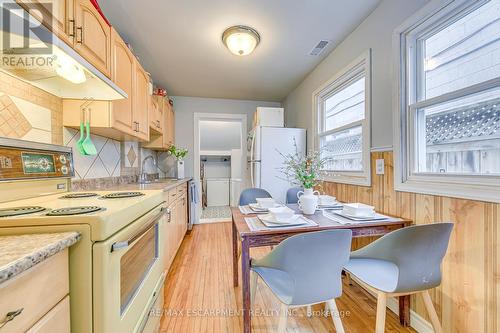 68 East 35Th Street, Hamilton, ON - Indoor Photo Showing Kitchen