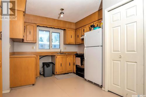 218 Plainsview Drive, Regina, SK - Indoor Photo Showing Kitchen