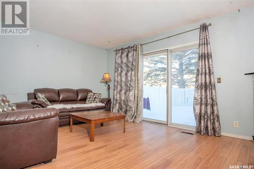 218 Plainsview Drive, Regina, SK - Indoor Photo Showing Living Room