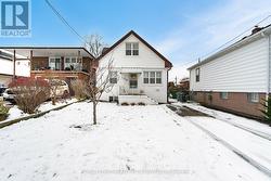 1059 WESTMOUNT AVENUE  Mississauga, ON L5E 1X5