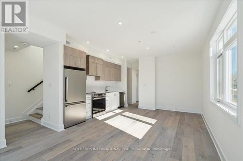 683 Melbourne Avenue, Ottawa, ON - Indoor Photo Showing Kitchen