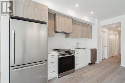 683 Melbourne Avenue, Ottawa, ON - Indoor Photo Showing Kitchen