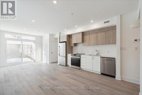 683 Melbourne Avenue, Ottawa, ON - Indoor Photo Showing Kitchen