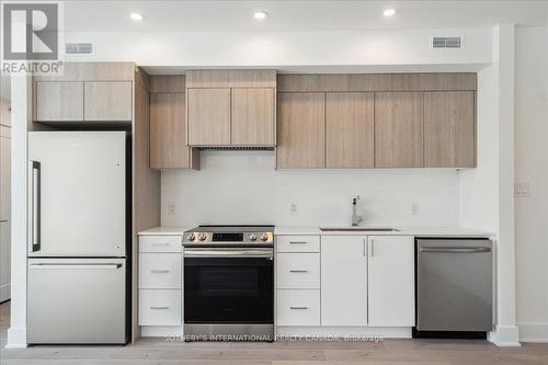 683 Melbourne Avenue, Ottawa, ON - Indoor Photo Showing Kitchen