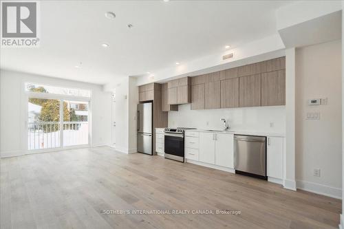 683 Melbourne Avenue, Ottawa, ON - Indoor Photo Showing Kitchen