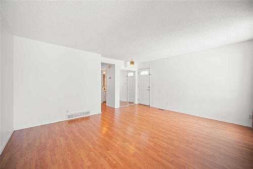 113 Kinver Avenue, Winnipeg, MB - Indoor Photo Showing Other Room