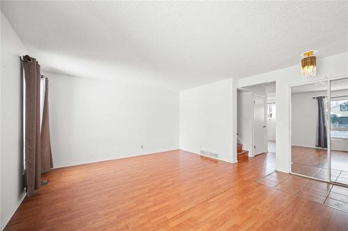 113 Kinver Avenue, Winnipeg, MB - Indoor Photo Showing Other Room