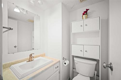 113 Kinver Avenue, Winnipeg, MB - Indoor Photo Showing Bathroom