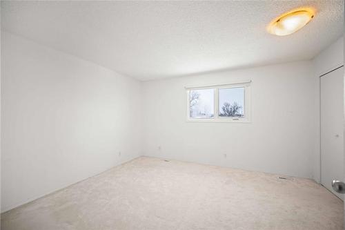 113 Kinver Avenue, Winnipeg, MB - Indoor Photo Showing Other Room