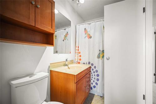 113 Kinver Avenue, Winnipeg, MB - Indoor Photo Showing Bathroom