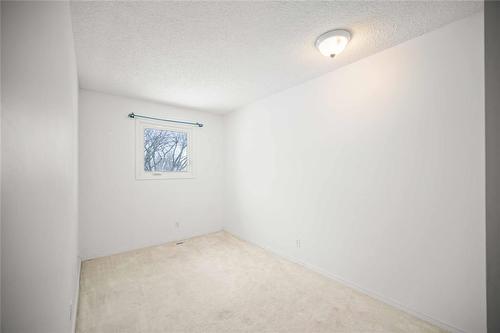 113 Kinver Avenue, Winnipeg, MB - Indoor Photo Showing Other Room