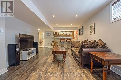 1519 Privet Place, London, ON - Indoor Photo Showing Living Room