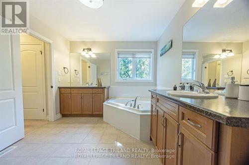 1519 Privet Place, London, ON - Indoor Photo Showing Bathroom