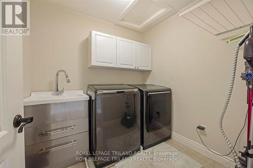 1519 Privet Place, London, ON - Indoor Photo Showing Laundry Room