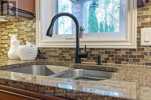 1519 Privet Place, London, ON - Indoor Photo Showing Kitchen With Double Sink