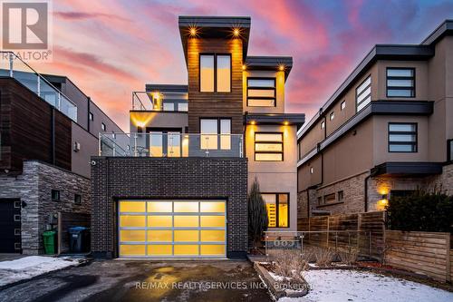 685 Montbeck Crescent, Mississauga, ON - Outdoor With Facade