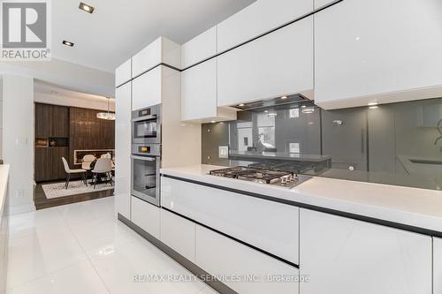 685 Montbeck Crescent, Mississauga, ON - Indoor Photo Showing Kitchen