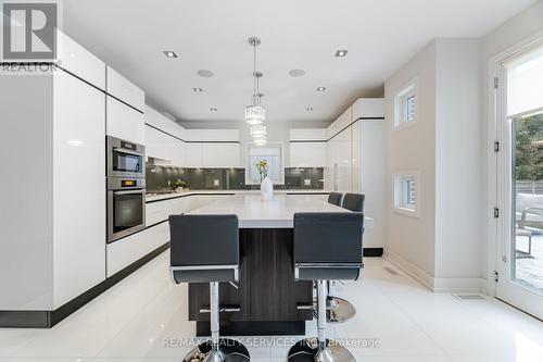 685 Montbeck Crescent, Mississauga, ON - Indoor Photo Showing Kitchen