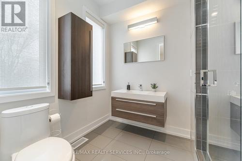 685 Montbeck Crescent, Mississauga, ON - Indoor Photo Showing Bathroom