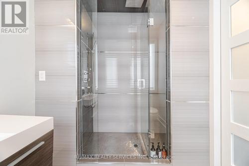 685 Montbeck Crescent, Mississauga, ON - Indoor Photo Showing Bathroom