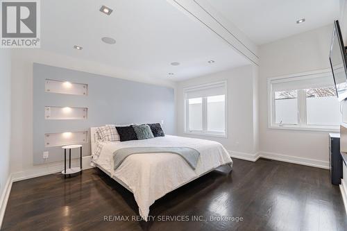 685 Montbeck Crescent, Mississauga, ON - Indoor Photo Showing Bedroom