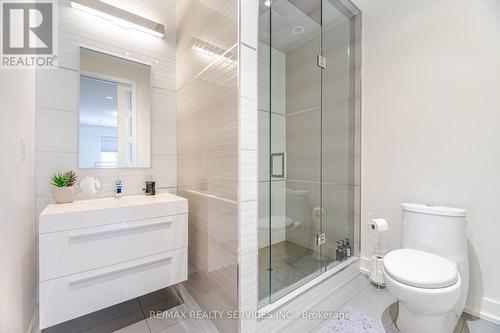 685 Montbeck Crescent, Mississauga, ON - Indoor Photo Showing Bathroom