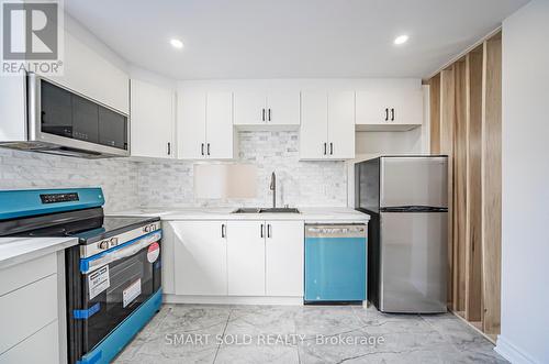 198 Silver Aspen Crescent, Kitchener, ON - Indoor Photo Showing Kitchen