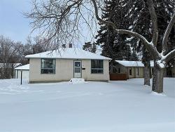 9 Robindale Road  Winnipeg, MB R3R 1G6