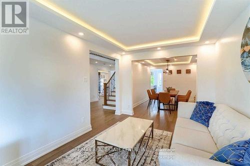 550 Meadows Boulevard, Mississauga, ON - Indoor Photo Showing Living Room