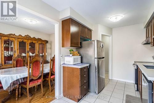 5821 Tiz Road, Mississauga, ON - Indoor Photo Showing Kitchen