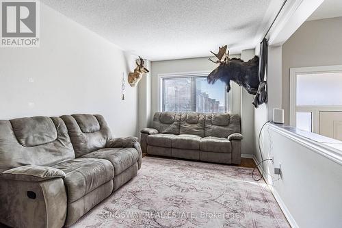 5821 Tiz Road, Mississauga, ON - Indoor Photo Showing Living Room