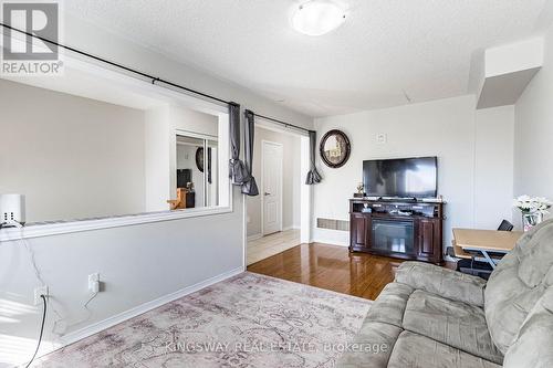 5821 Tiz Road, Mississauga, ON - Indoor Photo Showing Living Room