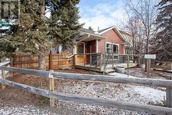 4 Millcrest Way SW  Calgary, AB T2Y 2M4